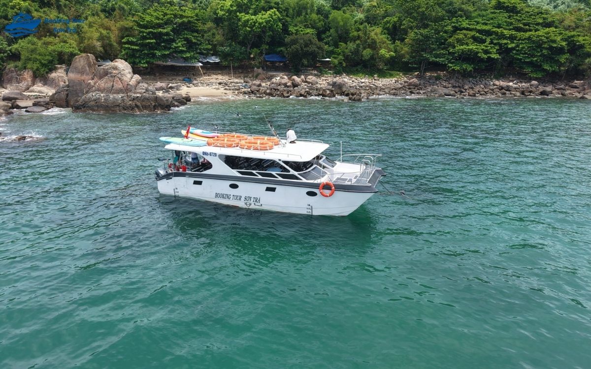Booking Tour Sơn Trà cung cấp trọn gói dịch vụ du ngoạn Sơn Trà bằng cano