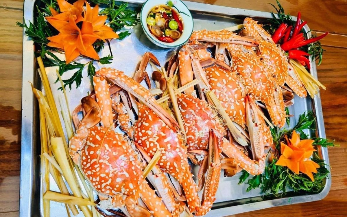 Ăn gì ở Bán đảo Sơn Trà? Cẩm nang ẩm thực từ đại dương đến núi rừng 1 Ăn gì ở Bán đảo Sơn Trà? Thưởng thức ngay Ghẹ xanh hấp biển