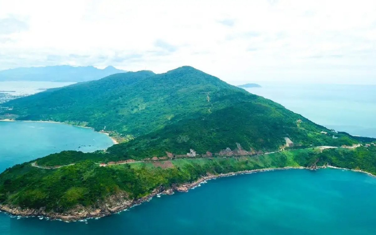 Bán đảo Sơn Trà Đà Nẵng: Cẩm nang khám phá trọn vẹn "Viên ngọc quý" 1 Bán đảo Sơn Trà nằm ở phía Đông Bắc, cách trung tâm Đà Nẵng 10km