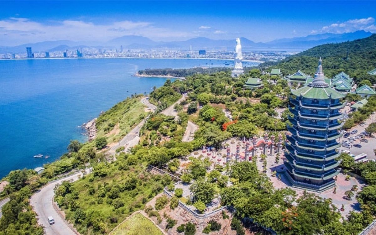 Bán đảo Sơn Trà Đà Nẵng: Cẩm nang khám phá trọn vẹn "Viên ngọc quý" 3 Chùa Linh Ứng là điểm đến hàng đầu tại Bán đảo Sơn Trà Đà Nẵng