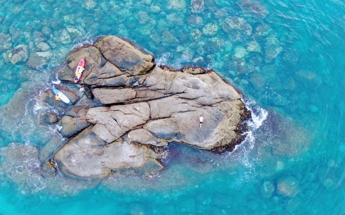 Chèo SUP kết hợp với lặn ngắm san hô ở Hòn Sụp là trải nghiệm tuyệt vời