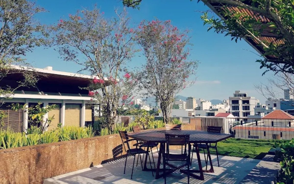 Review 12+ homestay Sơn Trà Đà Nẵng: Nơi ở đẹp cho mọi gu! 10 Minh House là khu phức hợp căn hộ nhỏ, hiện đại, view đẹp