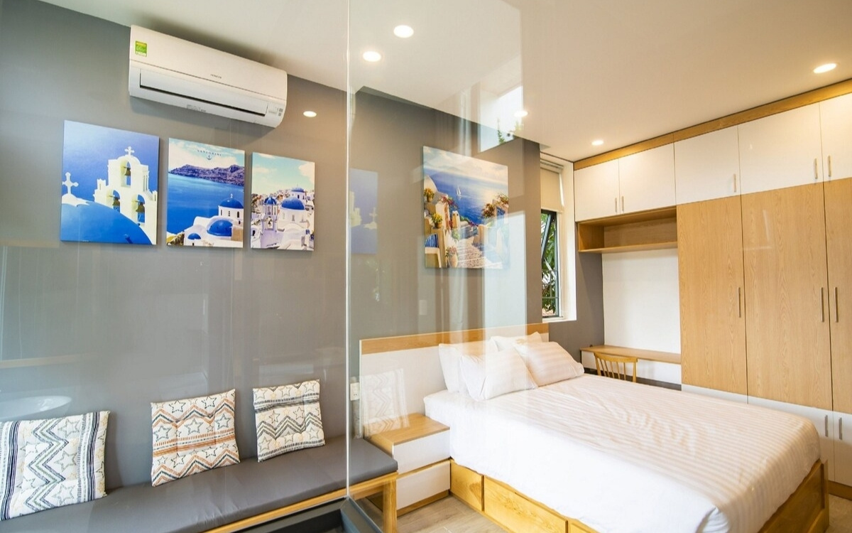 Review 12+ homestay Sơn Trà Đà Nẵng: Nơi ở đẹp cho mọi gu! 6 The Art - An - Homestay Sơn Trà Đà Nẵng với những bức tranh thủ công