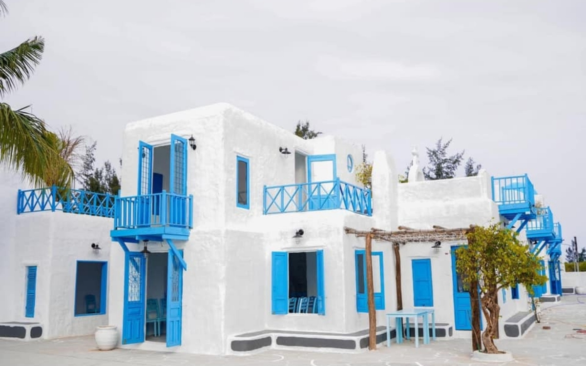 Marina Sơn Trà Đà Nẵng: Tọa độ "Santorini" giữa lòng bán đảo thơ mộng 2 Kiến trúc Địa Trung Hải tại cà phê Sơn Trà Marina