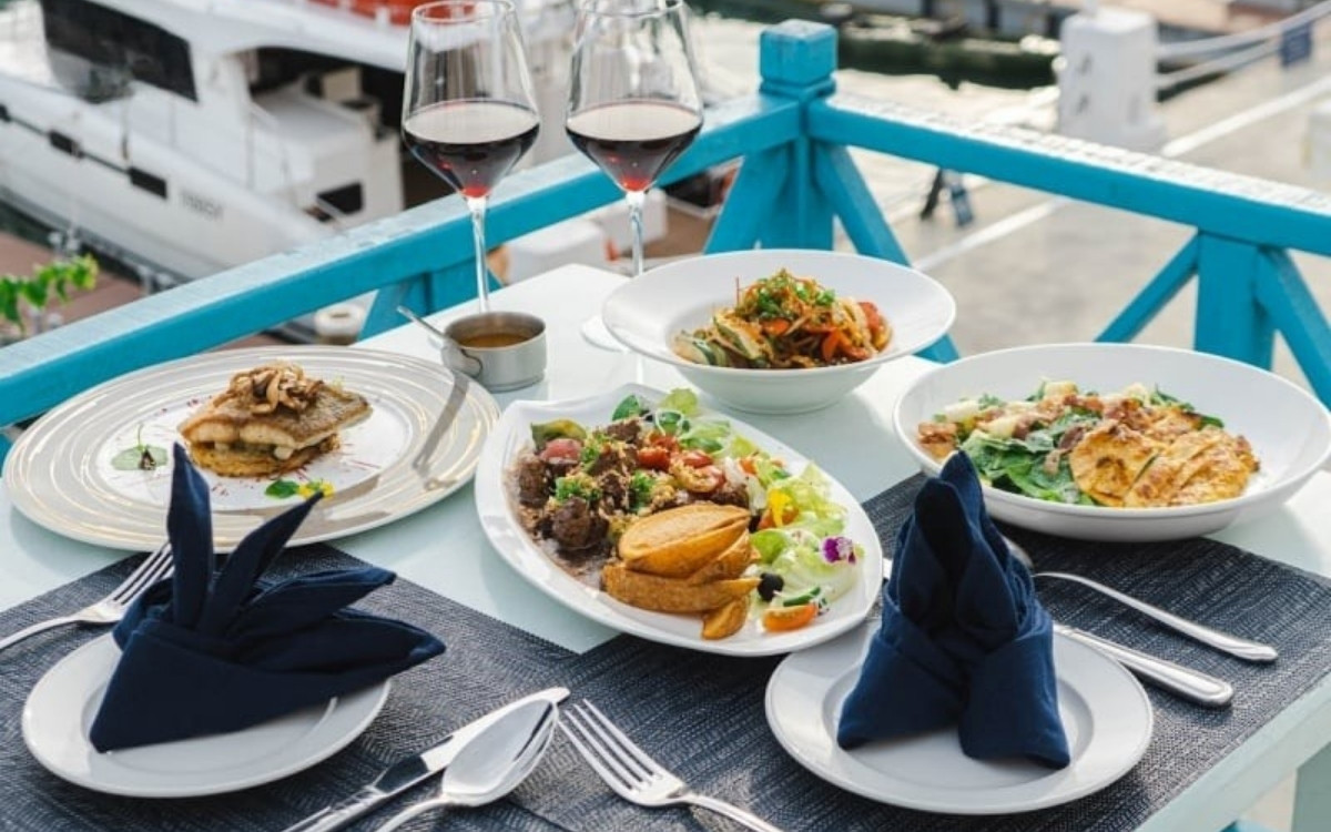 Marina Sơn Trà Đà Nẵng: Tọa độ "Santorini" giữa lòng bán đảo thơ mộng 5 Thưởng thức ẩm thực Á - Âu tại Marina Sơn Trà Đà Nẵng