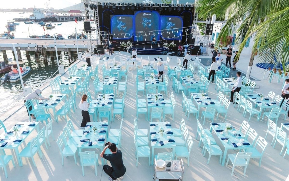 Marina Sơn Trà Đà Nẵng: Tọa độ "Santorini" giữa lòng bán đảo thơ mộng 7 Thưởng thức các buổi trình diễn Acoustic tại Sơn Trà Marina