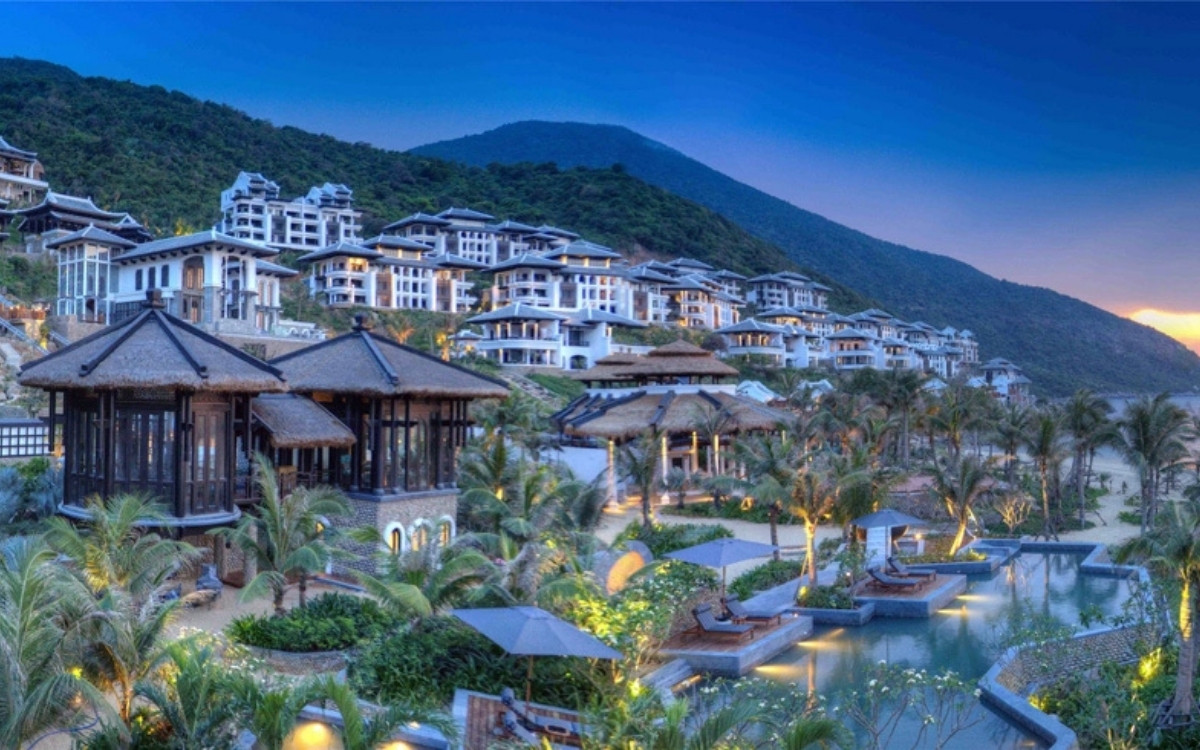 Kinh nghiệm chọn 3 resort Bán đảo Sơn Trà: Review chi tiết từ A-Z 1 InterContinental Danang - Resort Bán đảo Sơn Trà đẳng cấp thế giới