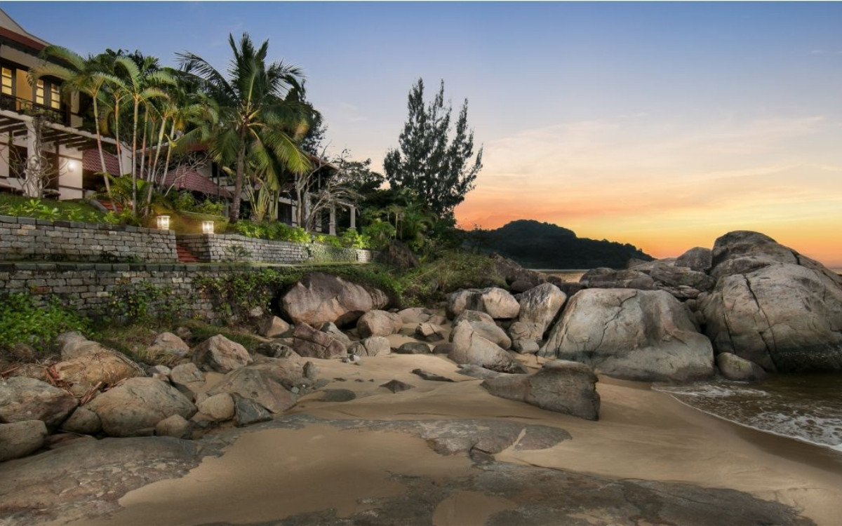 Kinh nghiệm chọn 3 resort Bán đảo Sơn Trà: Review chi tiết từ A-Z 4 Kiến trúc cổ điển Pháp của biệt thự Sơn Trà Resort & Spa