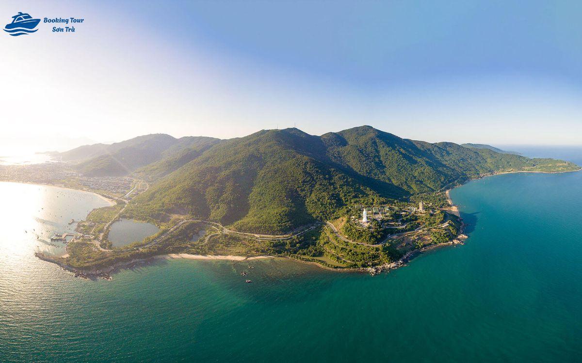 Bán đảo Sơn Trà nằm ở Thọ Quang, cách trung tâm Đà Nẵng 10km cách đi bán đảo Sơn Trà