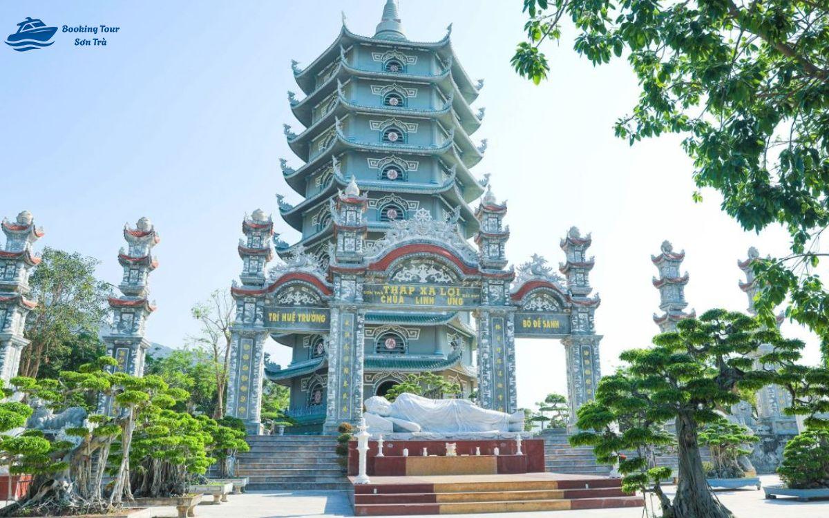 Tháp Xá Lợi đại diện cho 9 bậc tu hành trong Phật giáo chùa Linh Ứng Sơn Trà