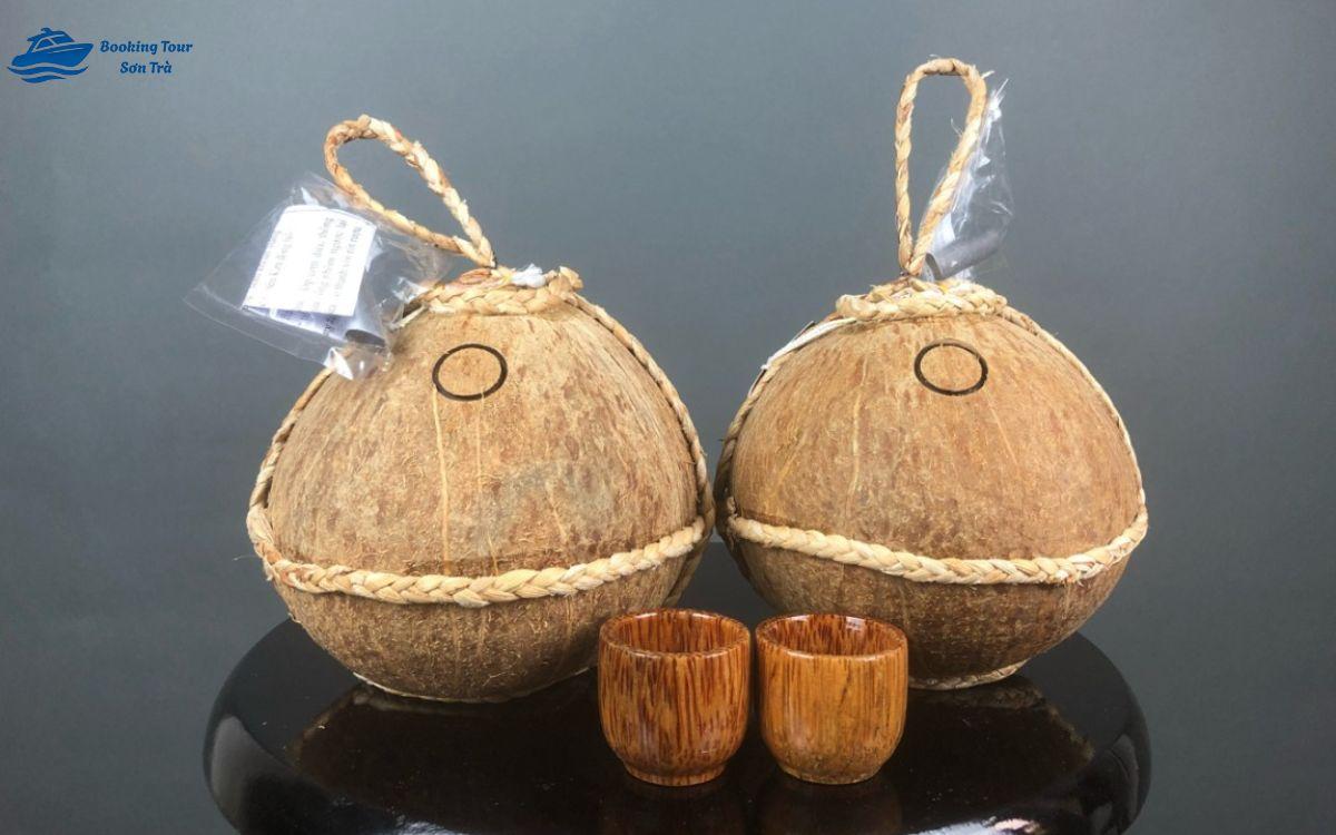 Rượu dừa là loại rượu thủ công, không chứa cồn công nghiệp đặc sản bán đảo Sơn Trà
